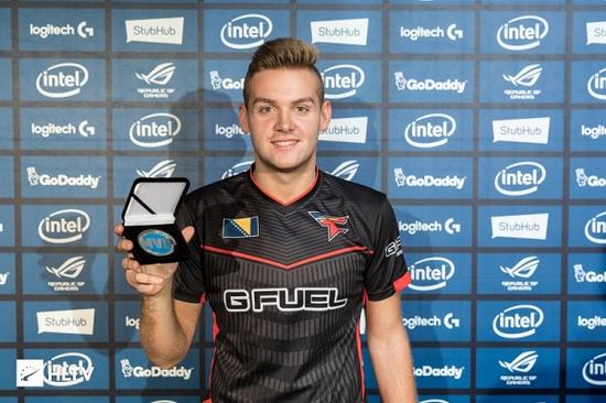 LPL英文流解说表示：只有LPL决赛不是3-0，真是太好了