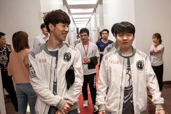 LPL冒泡赛是日首发：16：00 RNG vs EDG (BO5)，Junjia上了！