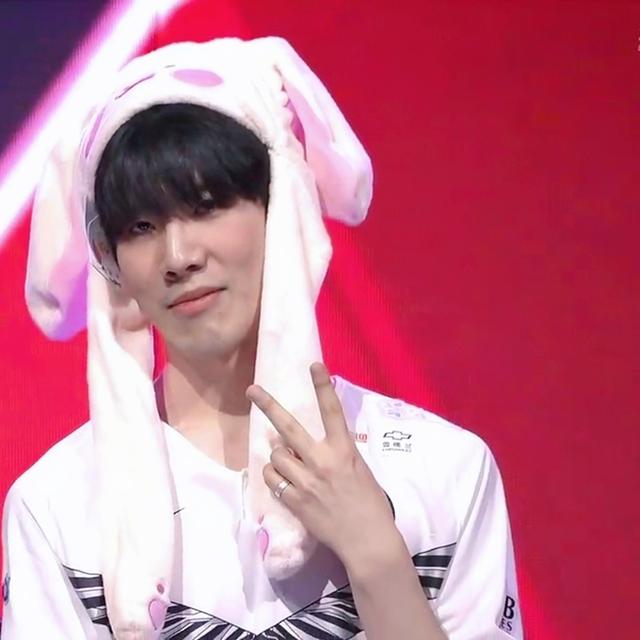 三核协作！ Zeus 杰斯重拾状态，两位C位稳稳收割 Hanwha Life Esports 的首局，击溃 KT Rolster